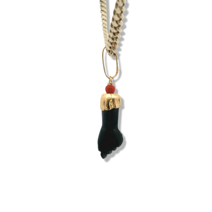 Poing Azabache en or jaune 14 carats avec perle rouge