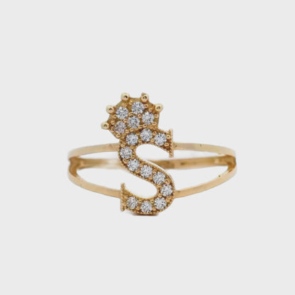 Anillo con inicial "S" en oro amarillo de 14 quilates